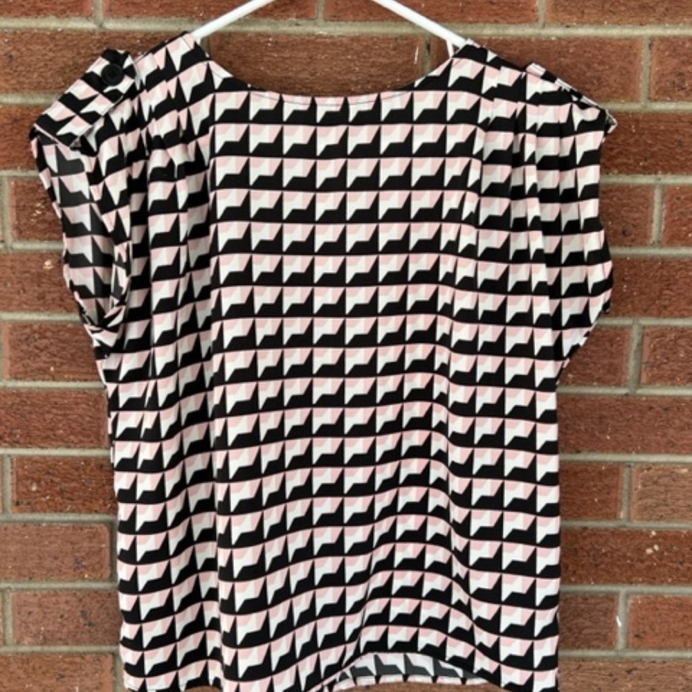 Who What Wear Black and Pink Geometric Blouse